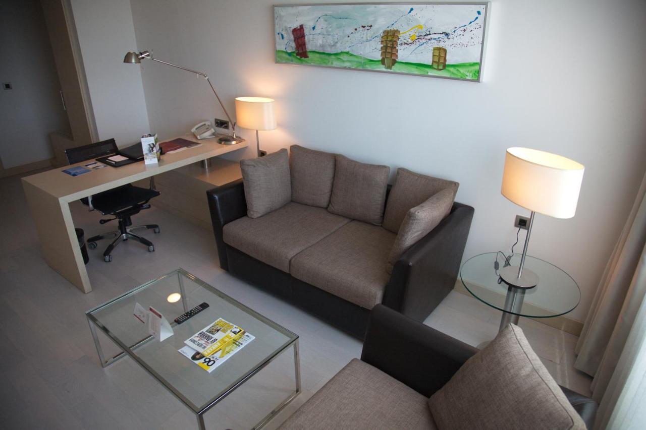 Cpankara Hotel Экстерьер фото A living room in a serviced apartment in Paris