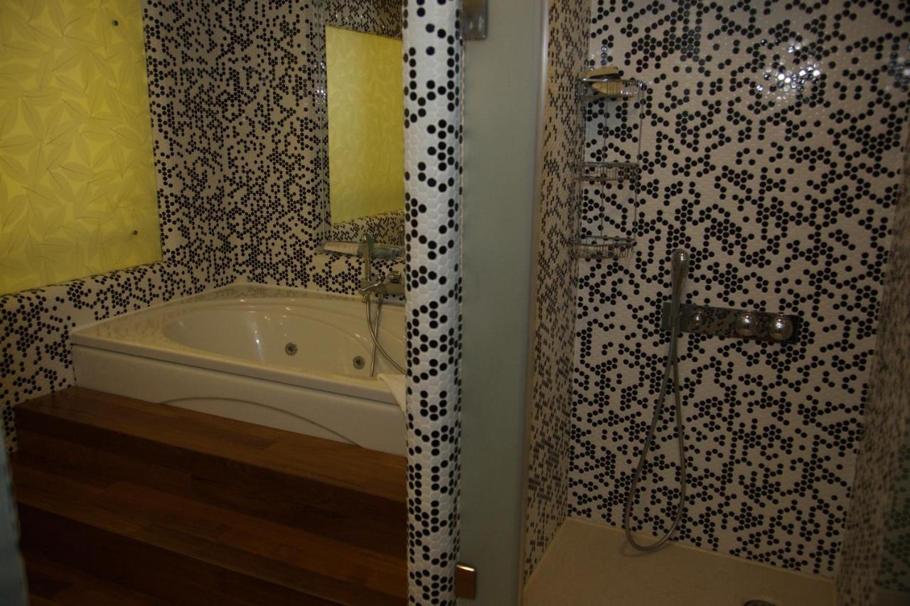 Cpankara Hotel Экстерьер фото Bathroom with mosaic tiles